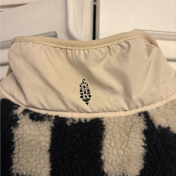 FP Movement Hit The Slopes Printed Fleece Jacket Cream Black Checkered Size L - Picture 6 of 7
